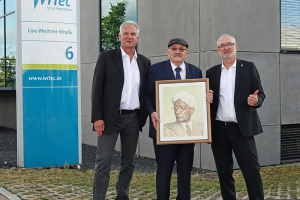 Photo of the presentation of the portrait