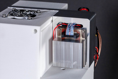The core of the system is a fast, tuneable quantum cascade laser with emission wavelengths in the mid-infrared range and high scan frequencies of up to 1 kHz. © Fraunhofer IAF