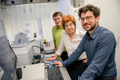 The Bochum research team: Gerhard Schwaab, Martina Havenith and Federico Sebastiani (from the left). © RUB, Marquard
