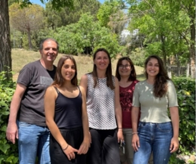 From left to right, Francesc Guardiola, Berta Torres-Cobos, Stefania Vichi, Alba Tres and Beatriz Quintanilla-Casas, from the Faculty of Pharmacy and Food Sciences and INSA of the University of Barcelona. Credit: University of Barcelona Photo of the research team