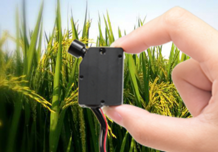 Photo of miniature spectrometer held between two fingers